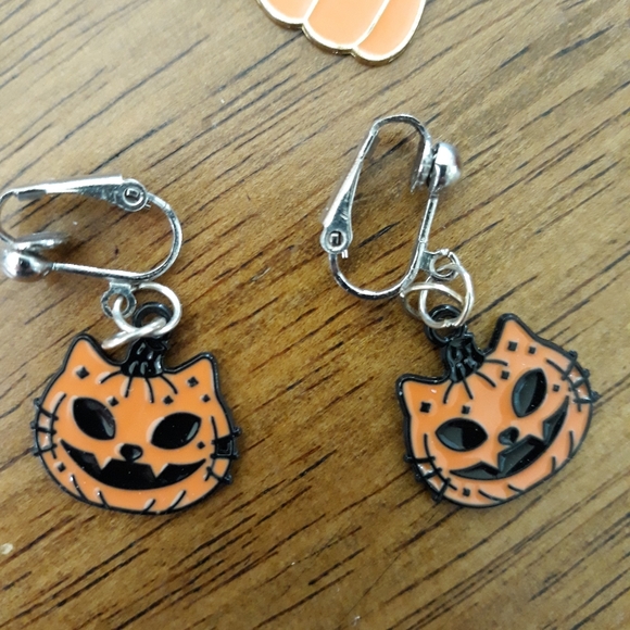 3 pairs Halloween 🎃 clip on earrings - Picture 2 of 4
